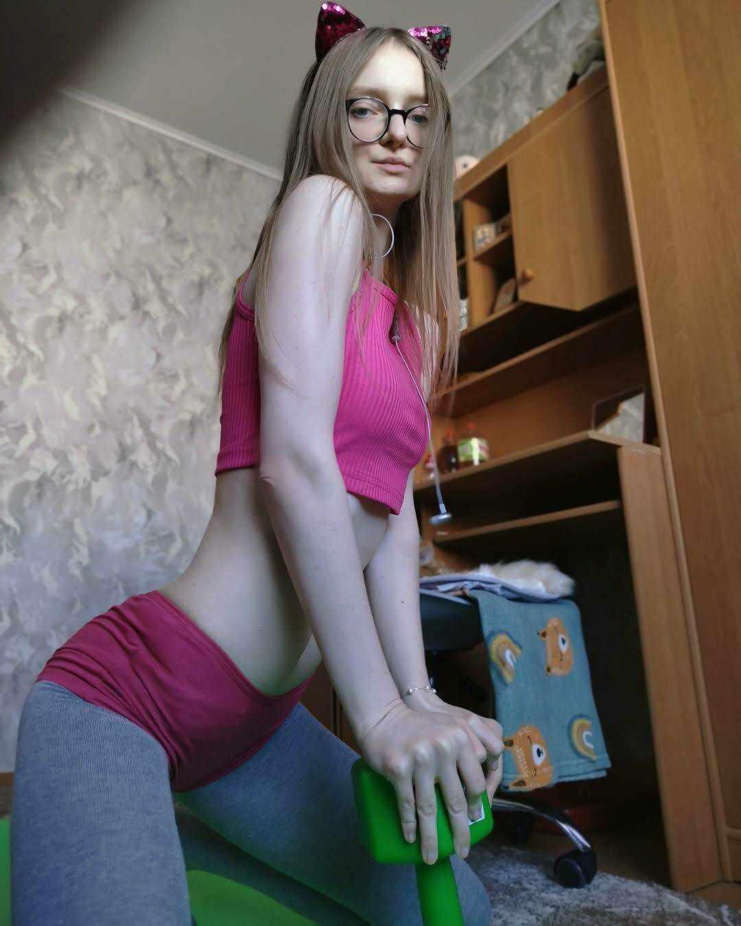 Skinny Slawian Slut Private Bilder freigelegt