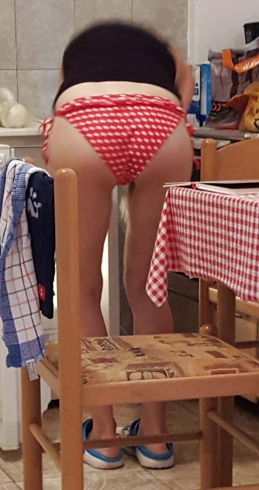 Dünne polnische Netz Schlampe Maja K. im roten Bikini Polkadot