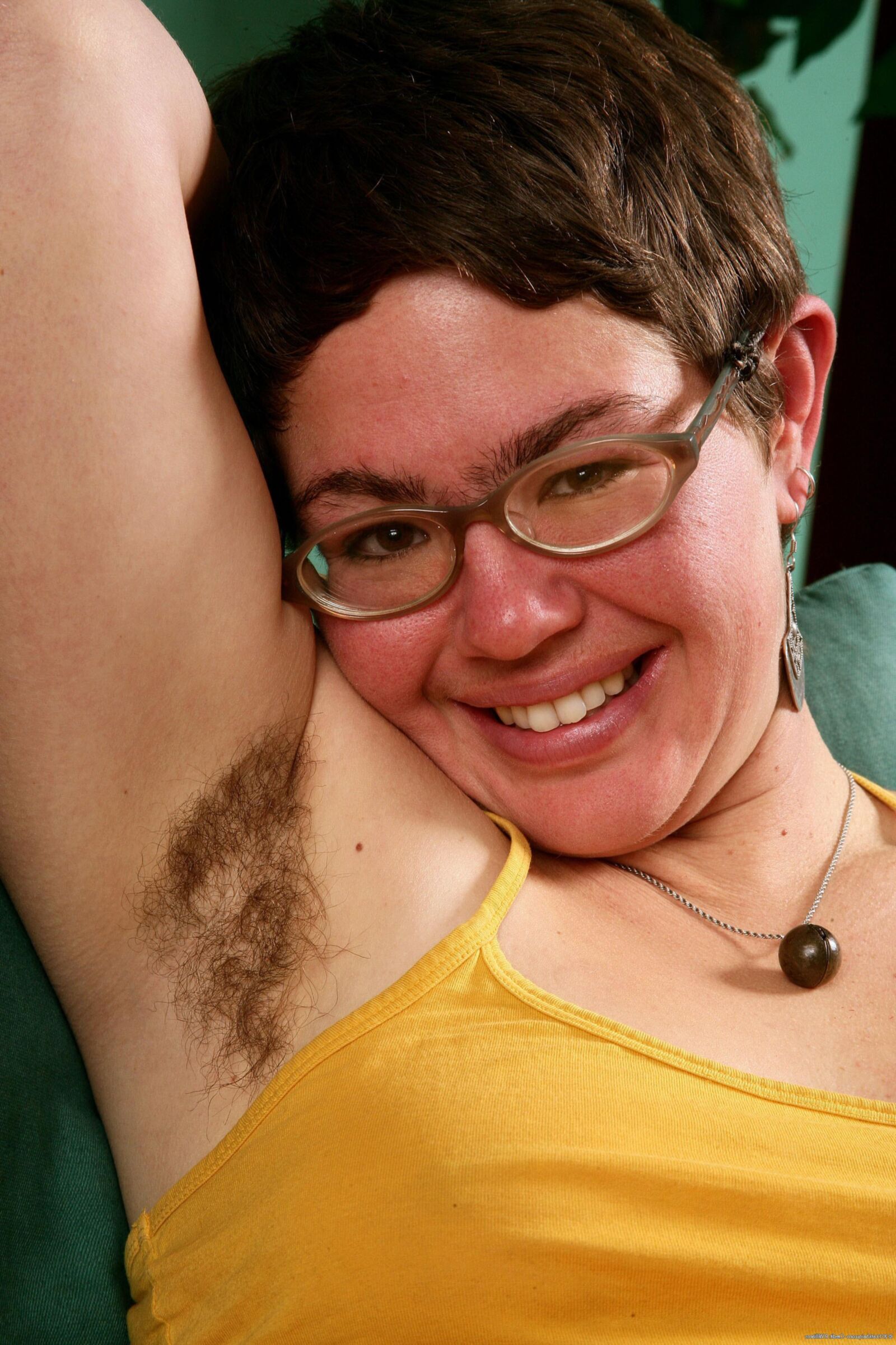 Hairy Beauty Goddess Avery #