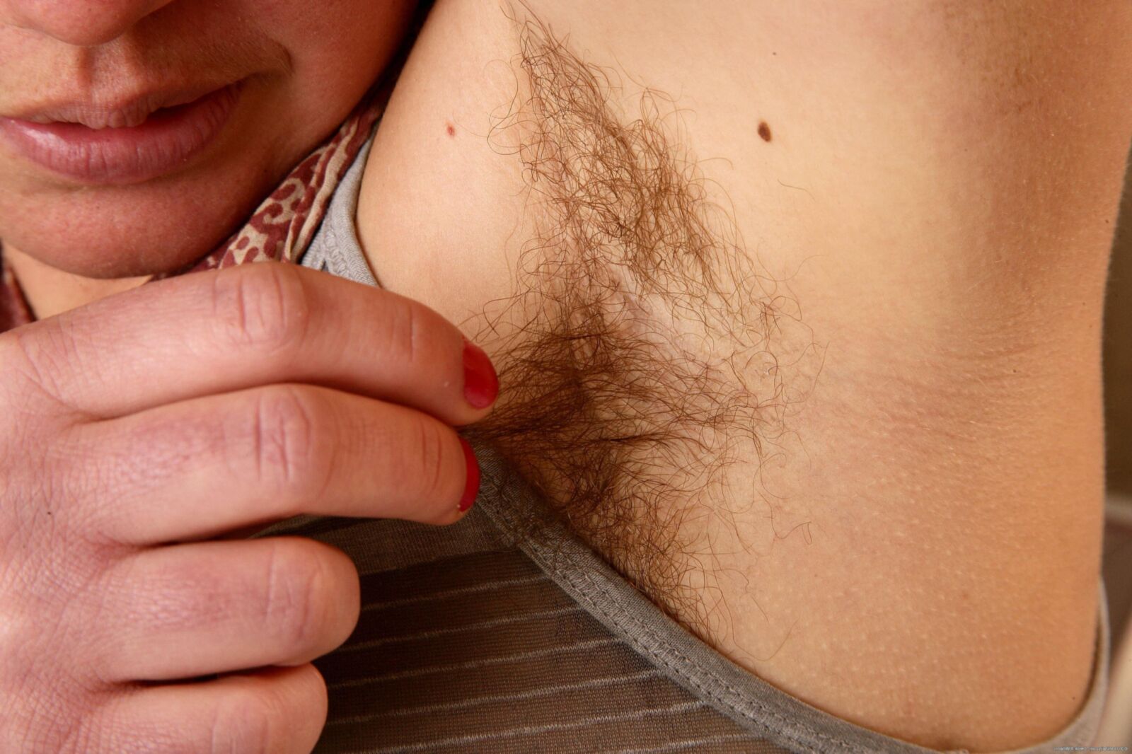 Hairy Beauty Goddess Avery #