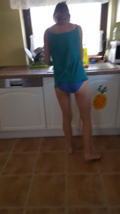 Skinny Polish Cameltoequeen Maja in rabbit undies