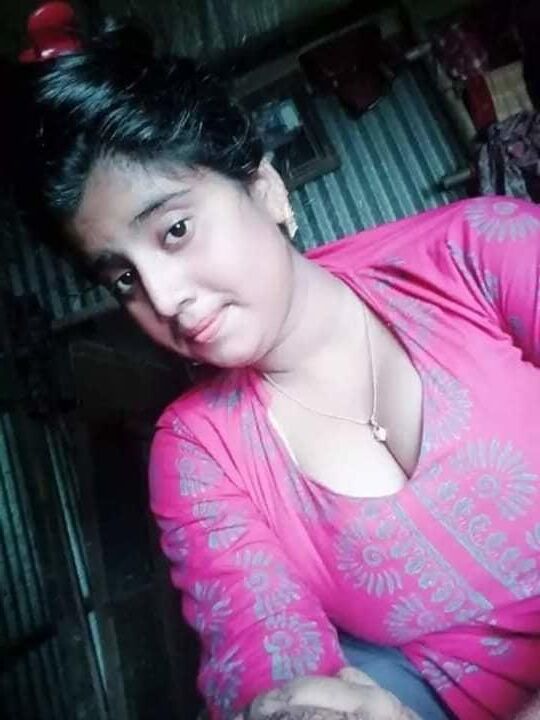Deshi girl showing bra