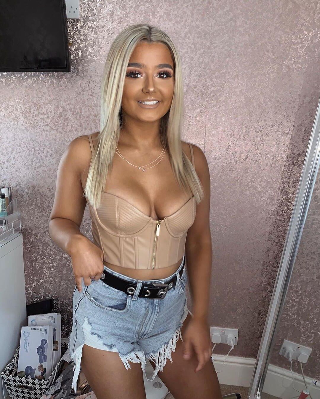 Emily baisable hypersexualized chav chavs