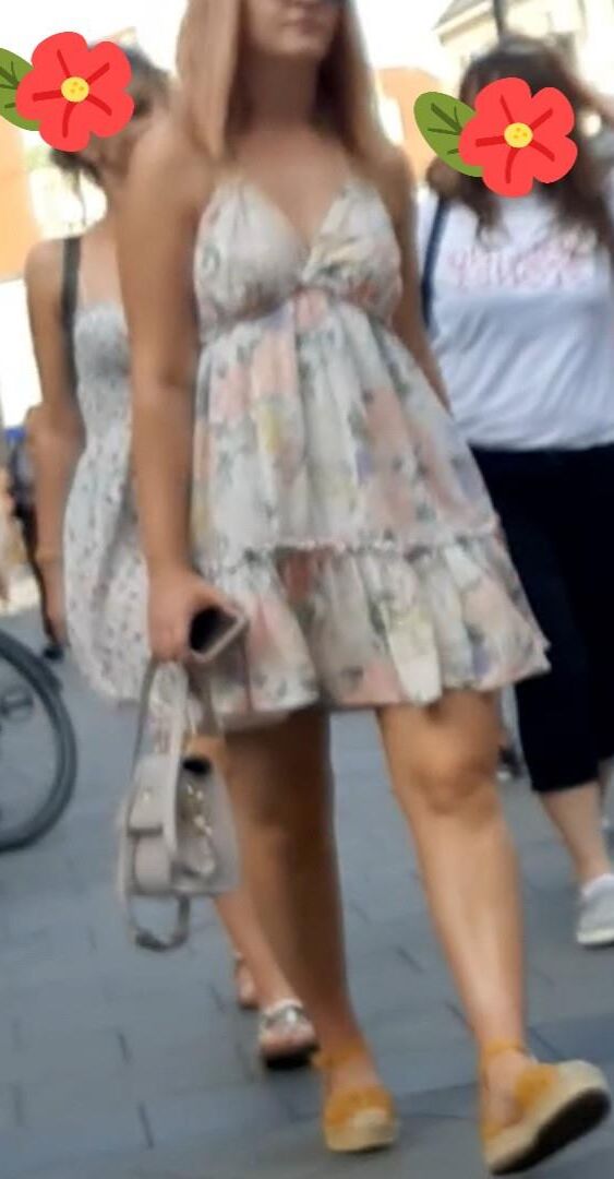 Braless Streetgirls 