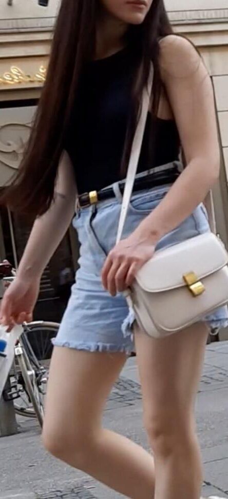 Streetgirls in shorts 