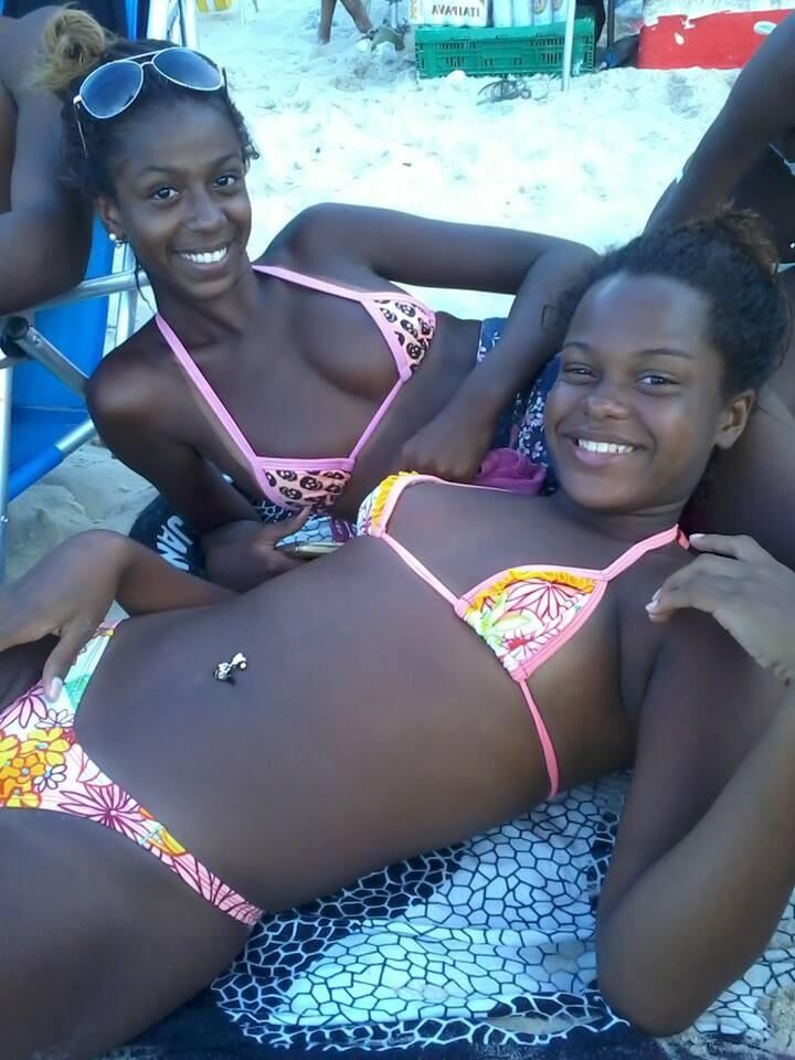 Black girls in bikini 