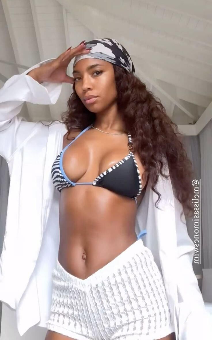Black girls in bikini 
