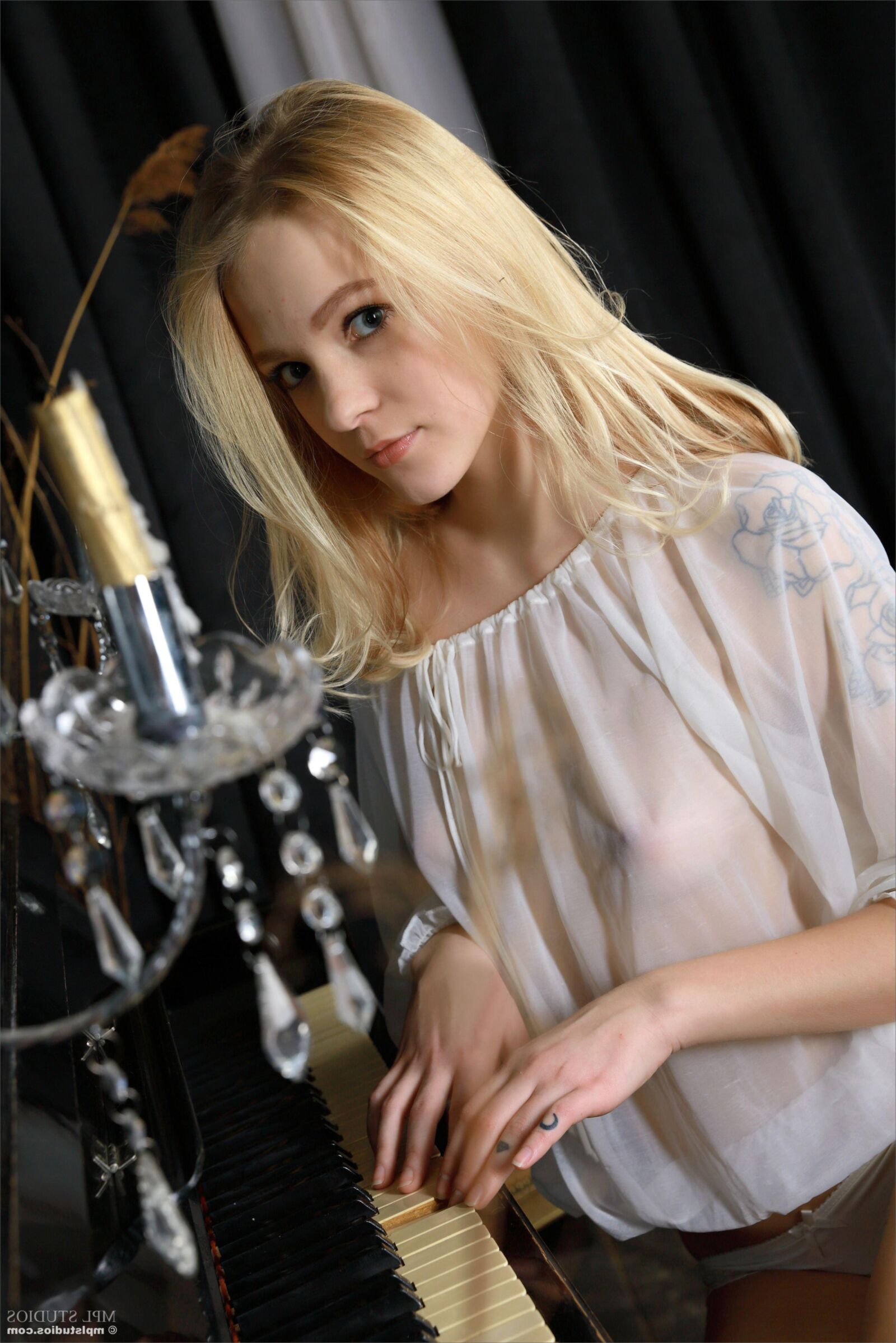Cute Teens ZLATA Play it Again