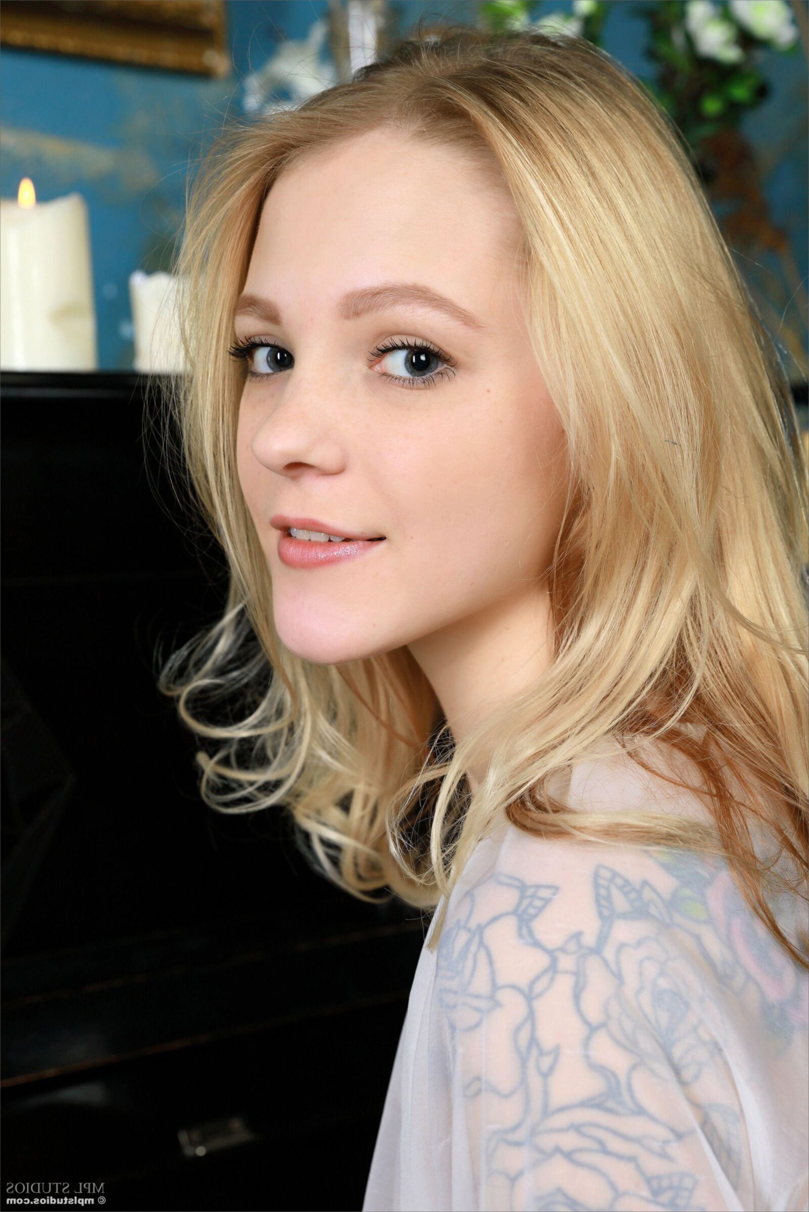 Cute Teens ZLATA Play it Again