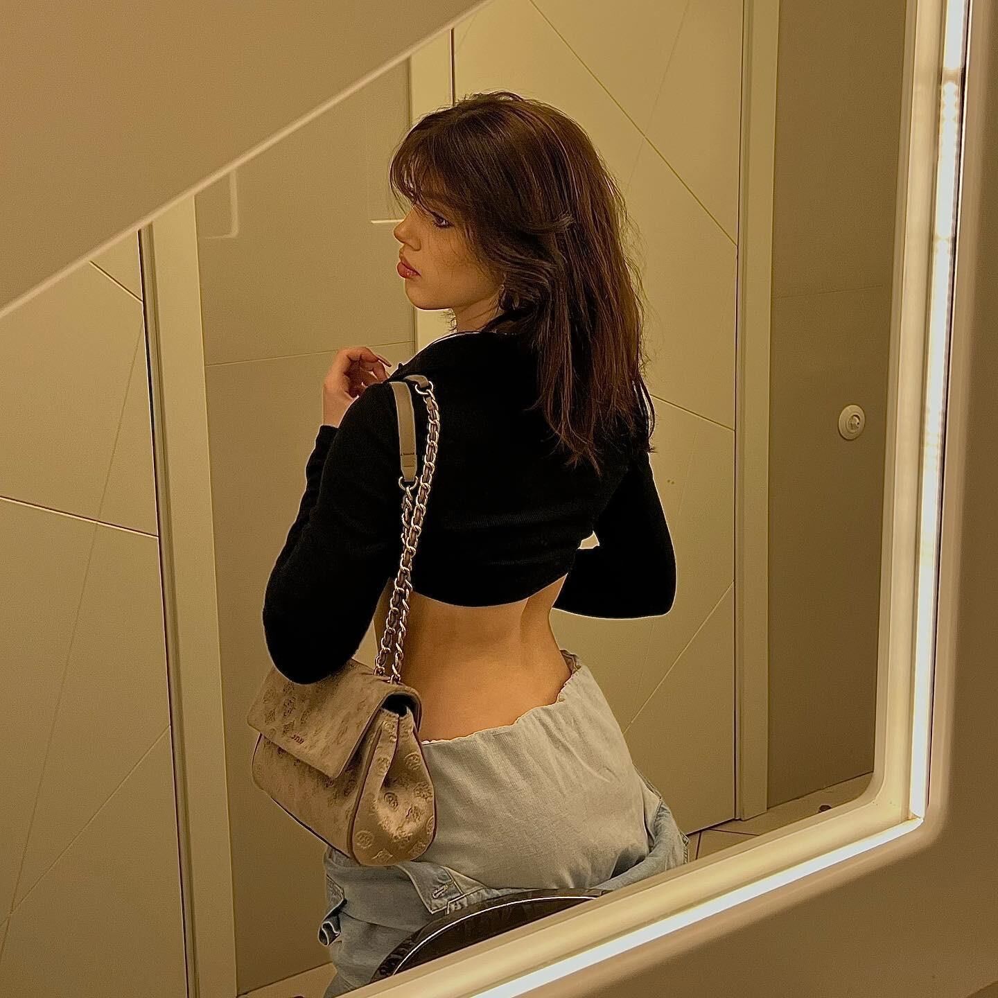 Avilina is fashionable 