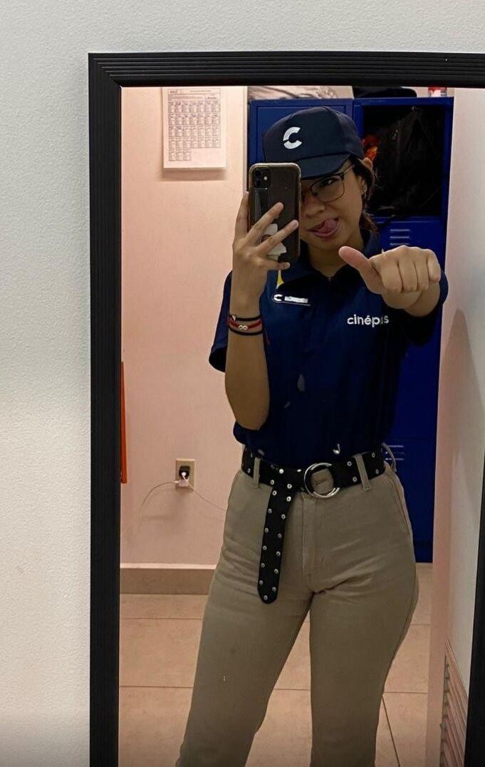 Sexy lil chienne