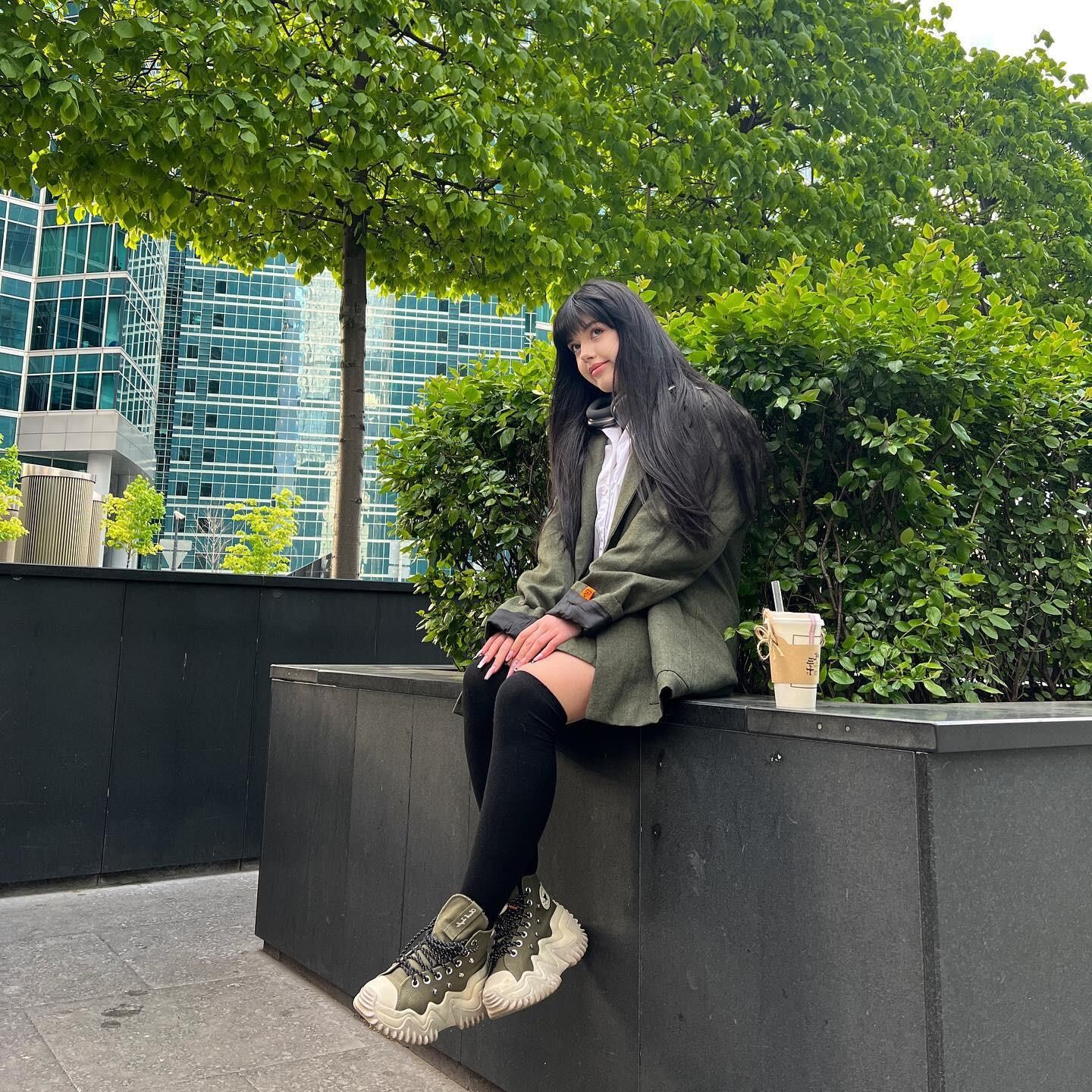 Avilina is fashionable 