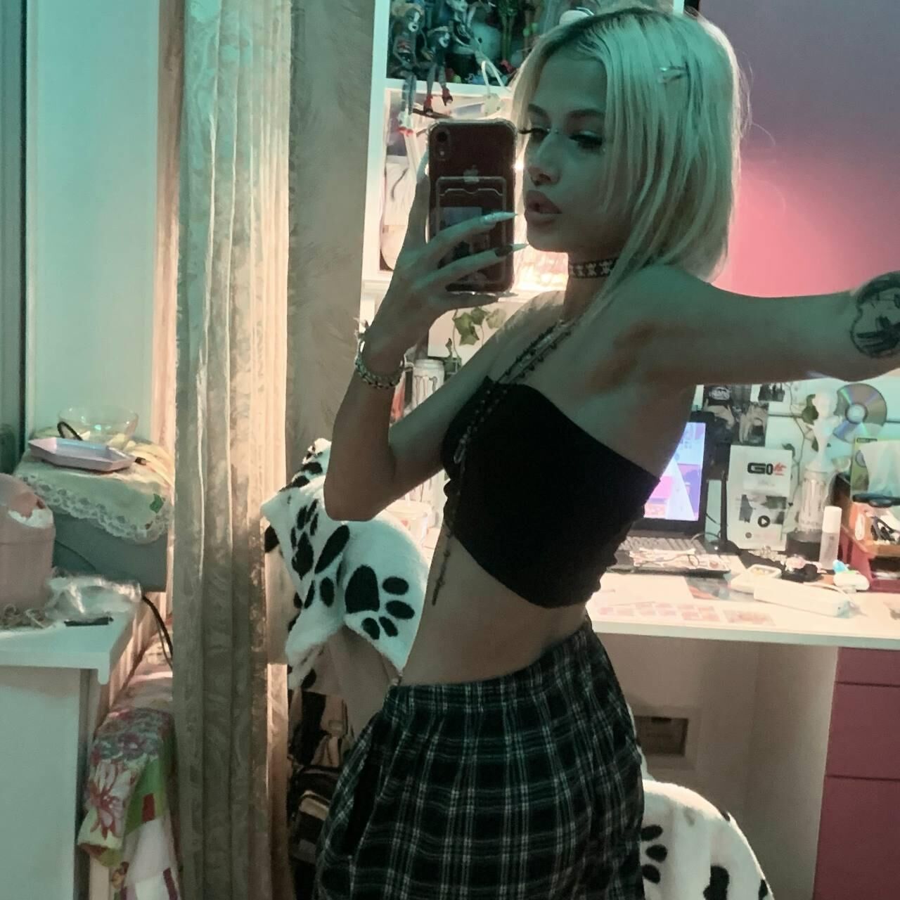 ローラ|