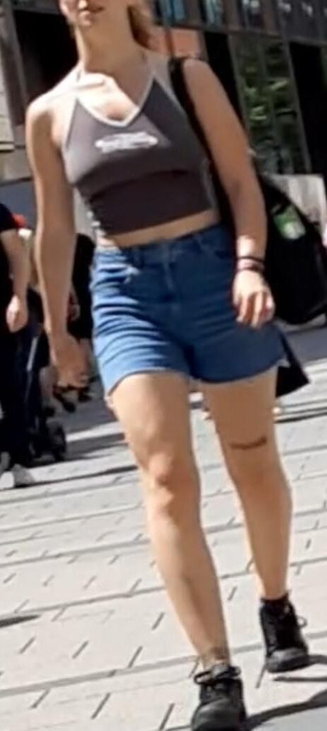 Streetgirls in shorts 
