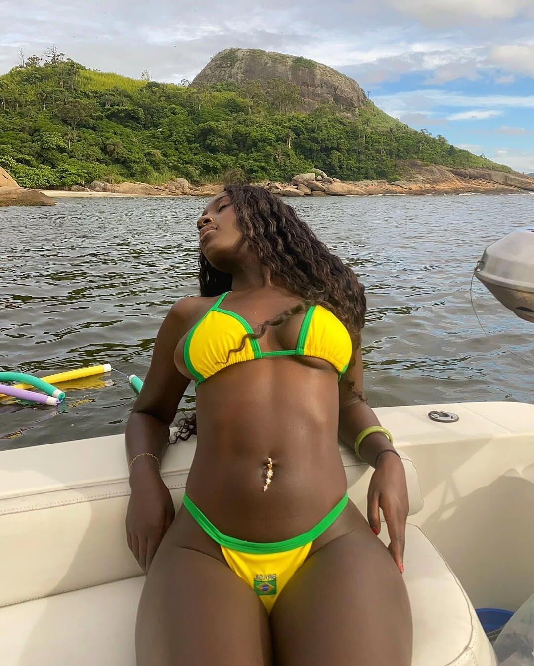 Black girls in bikini 