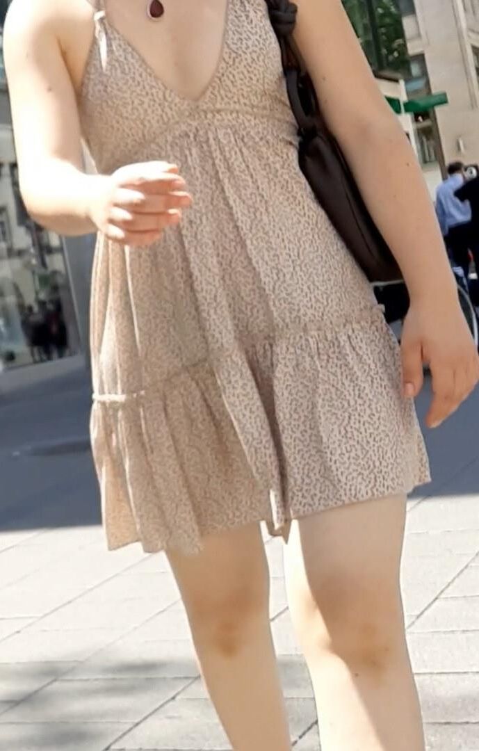 Braless Streetgirls 