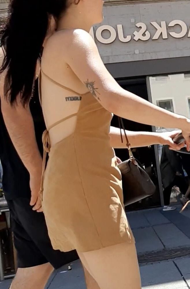 Braless Streetgirls 