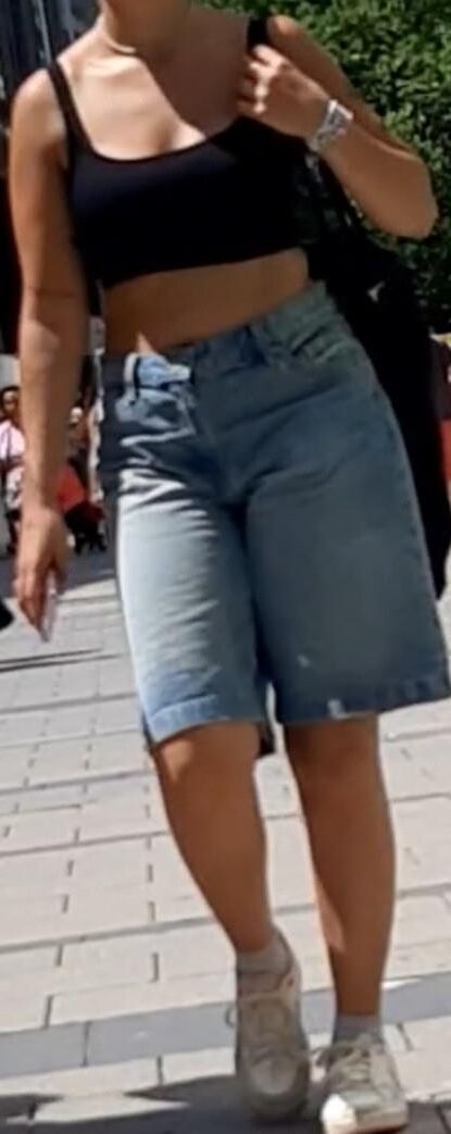 Streetgirls in shorts 