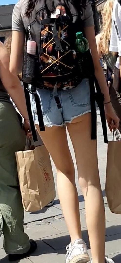 Streetgirls in shorts 
