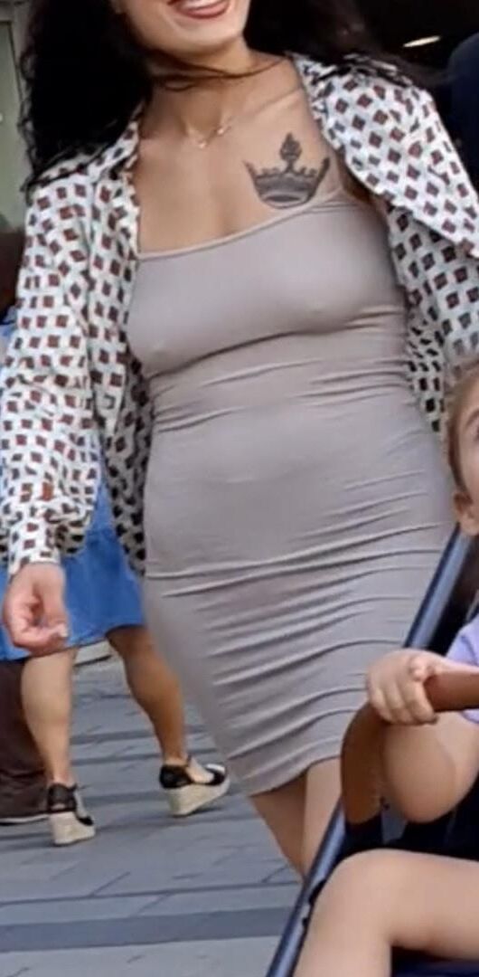 Braless Streetgirls 