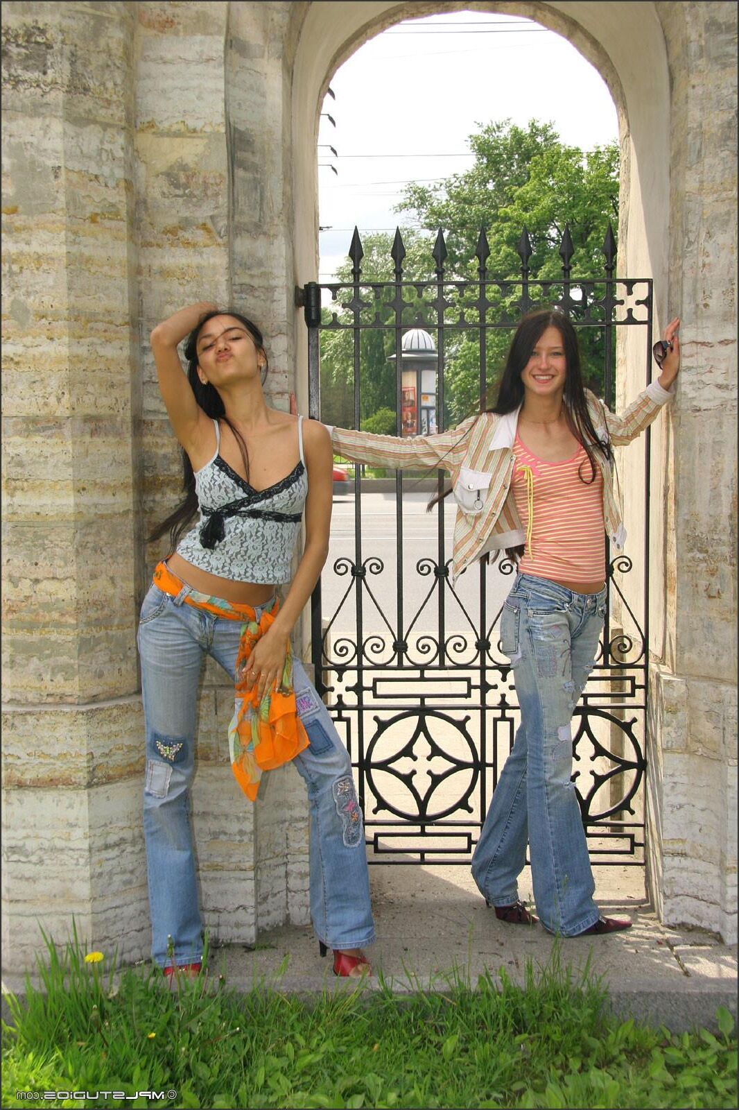 Kamilla / Lydia Russian Girls nas ruas (não nuas)