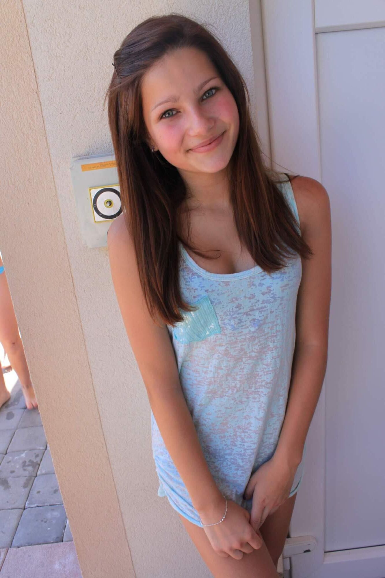 Lésbica adolescente na piscina