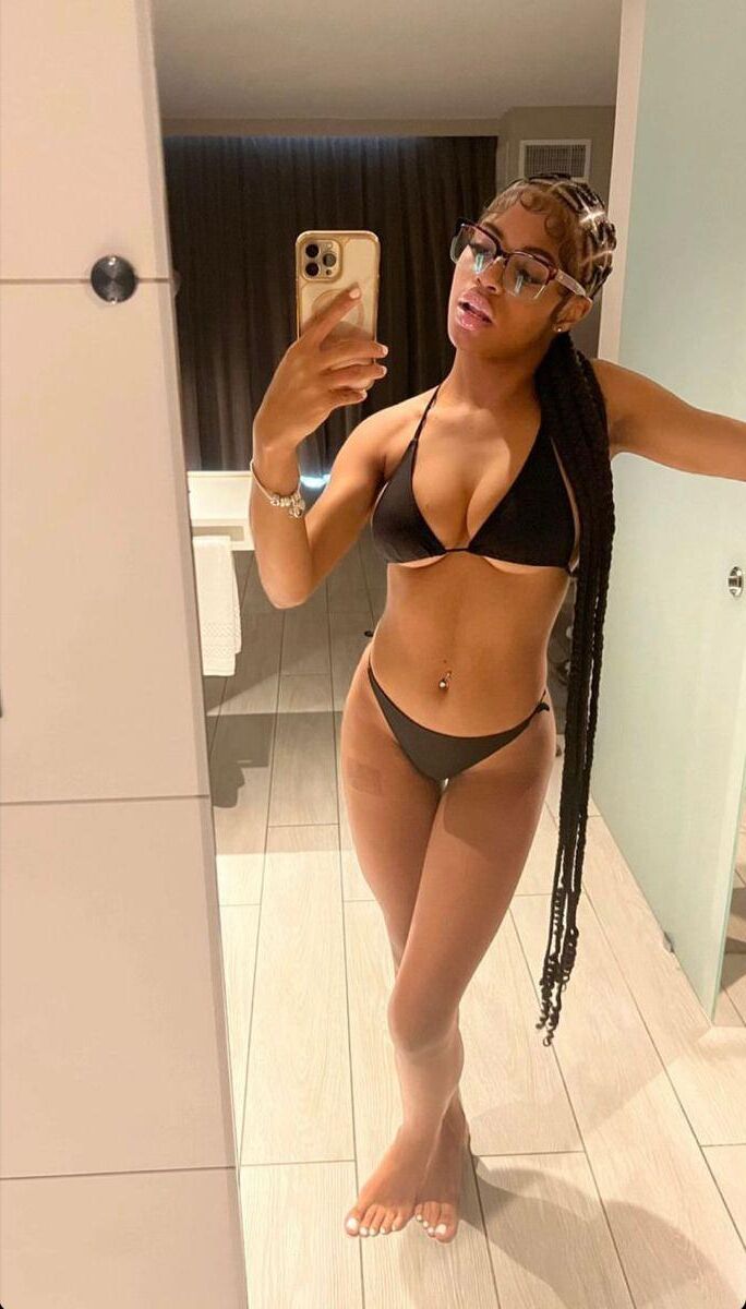 Black girls in bikini 