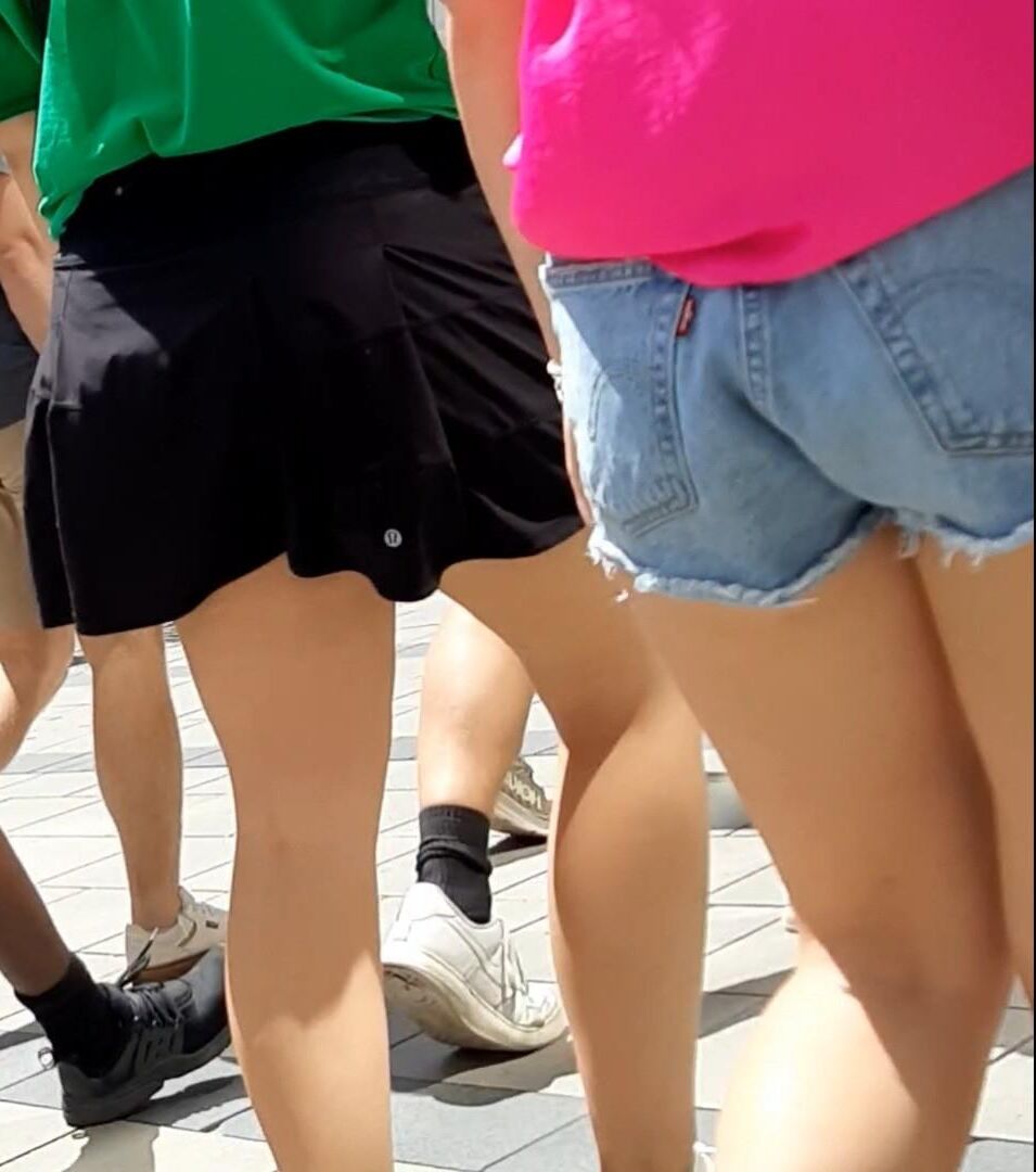 Streetgirls in shorts 