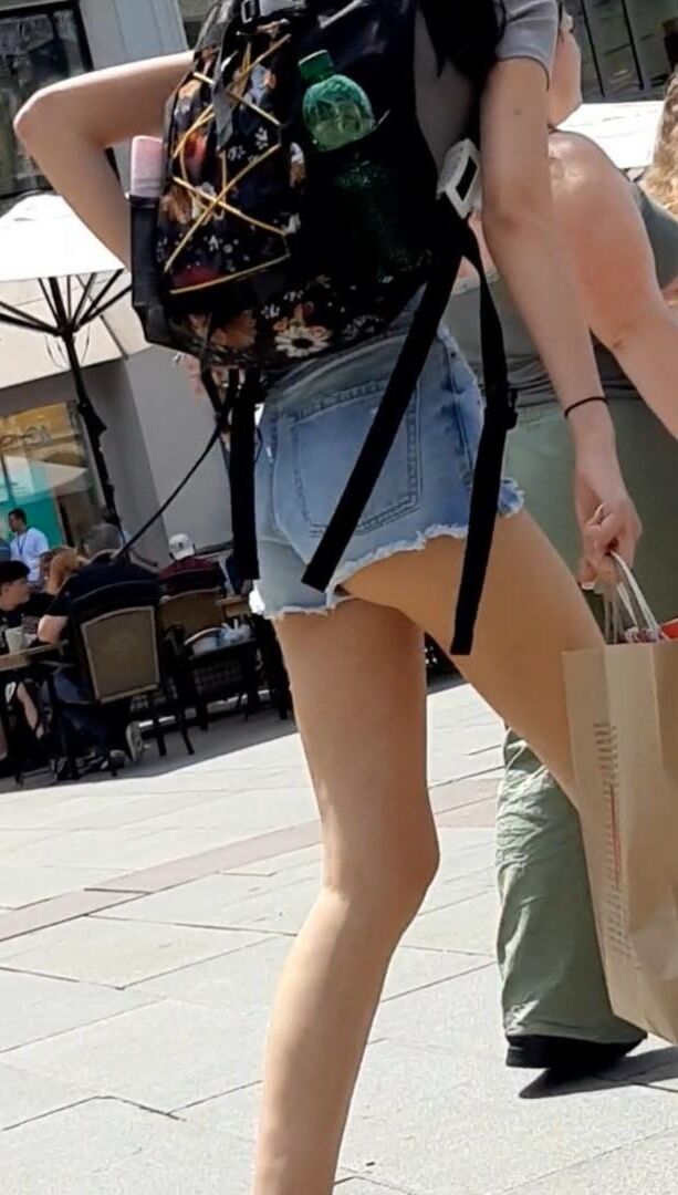 Streetgirls in shorts 