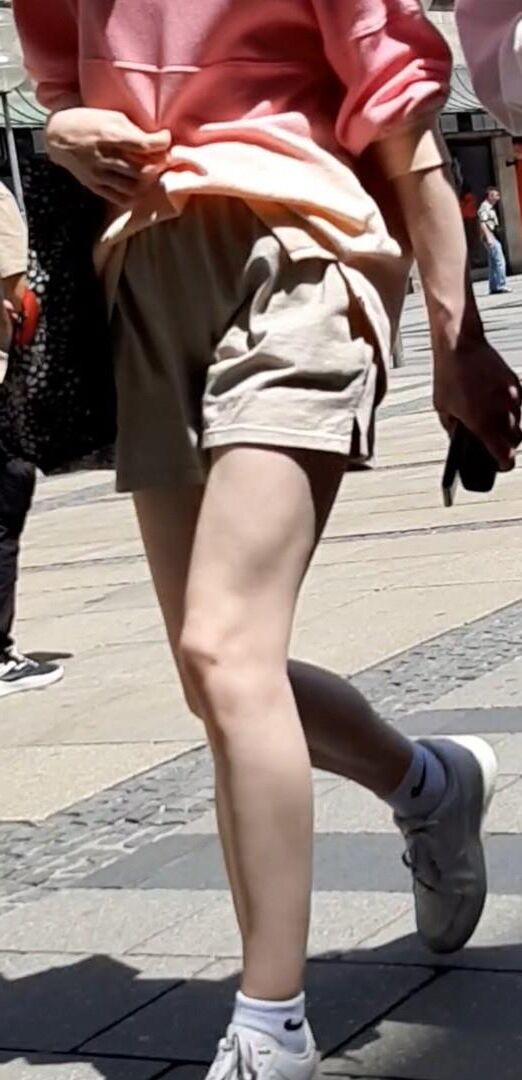 Streetgirls in shorts 
