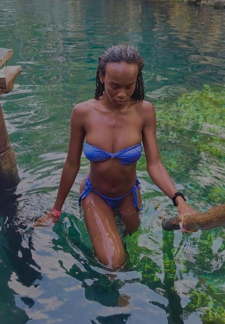 Black girls in bikini 