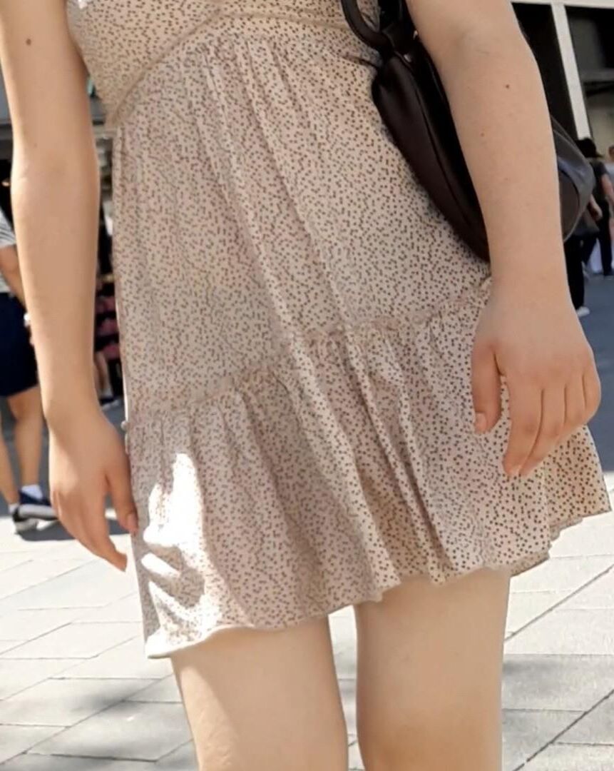 Braless Streetgirls 