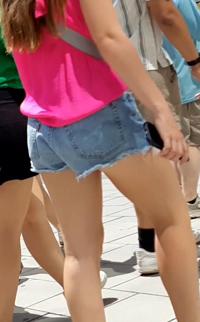 Streetgirls in shorts 
