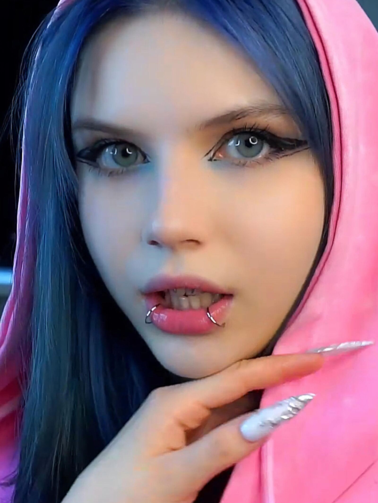 EVELYYN 