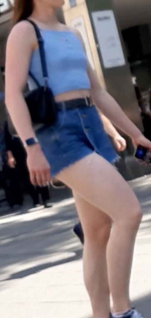 Braless Streetgirls 