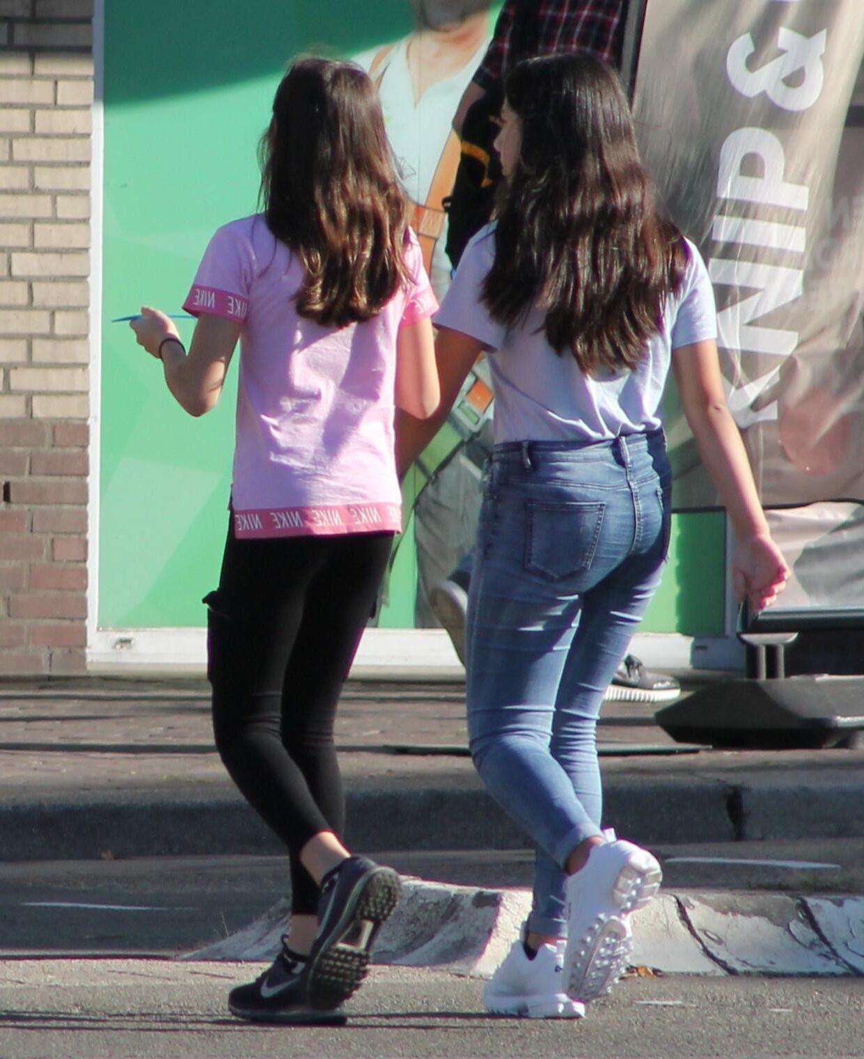 Voyeur de rua adolescente de meninas sinceras