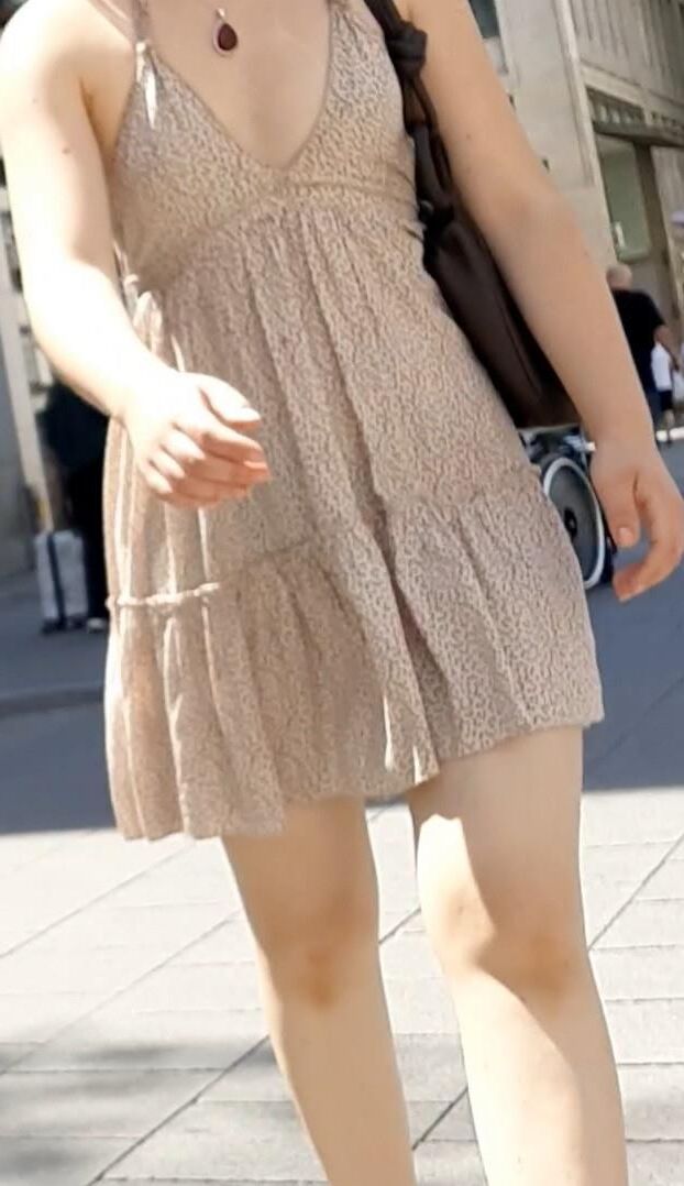 Braless Streetgirls 