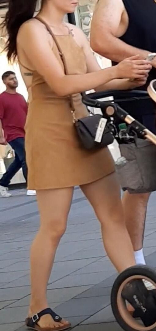 Braless Streetgirls 