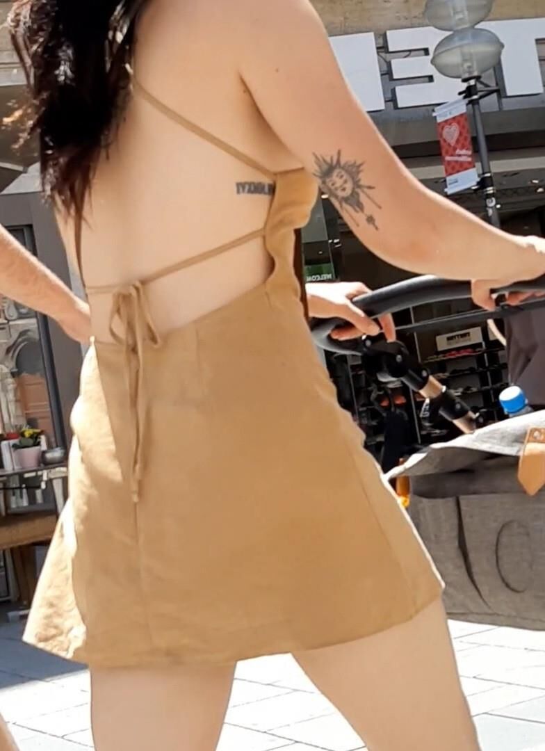 Braless Streetgirls 