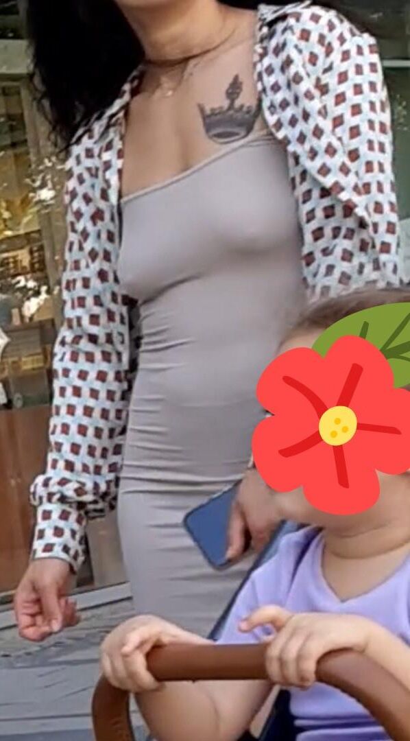 Braless Streetgirls 