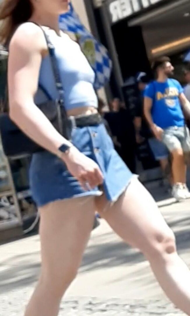 Braless Streetgirls 
