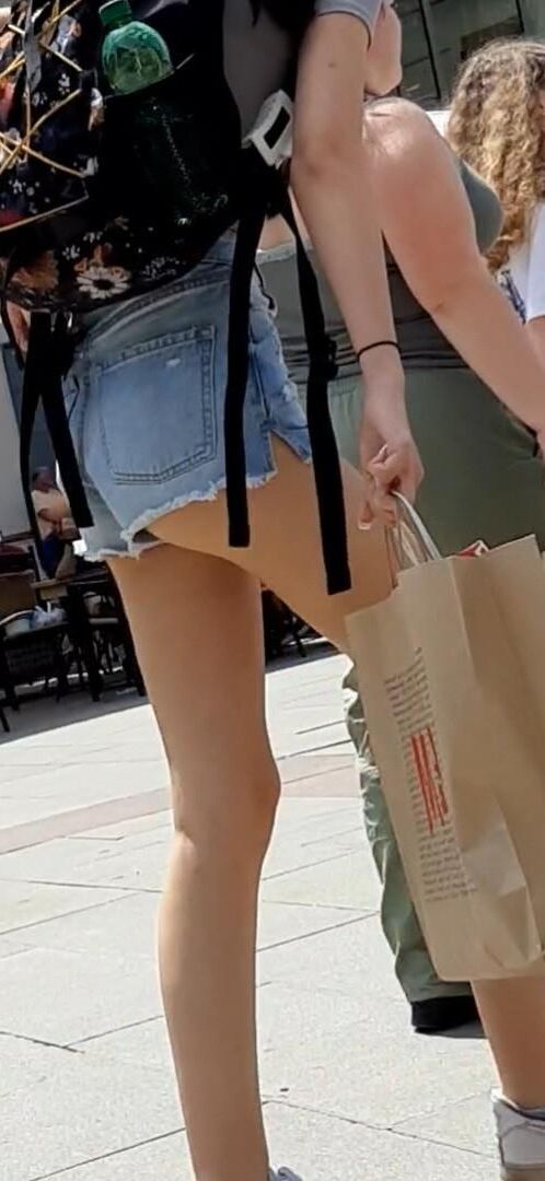 Streetgirls in shorts 