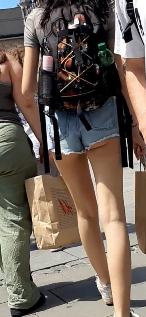 Streetgirls in shorts 