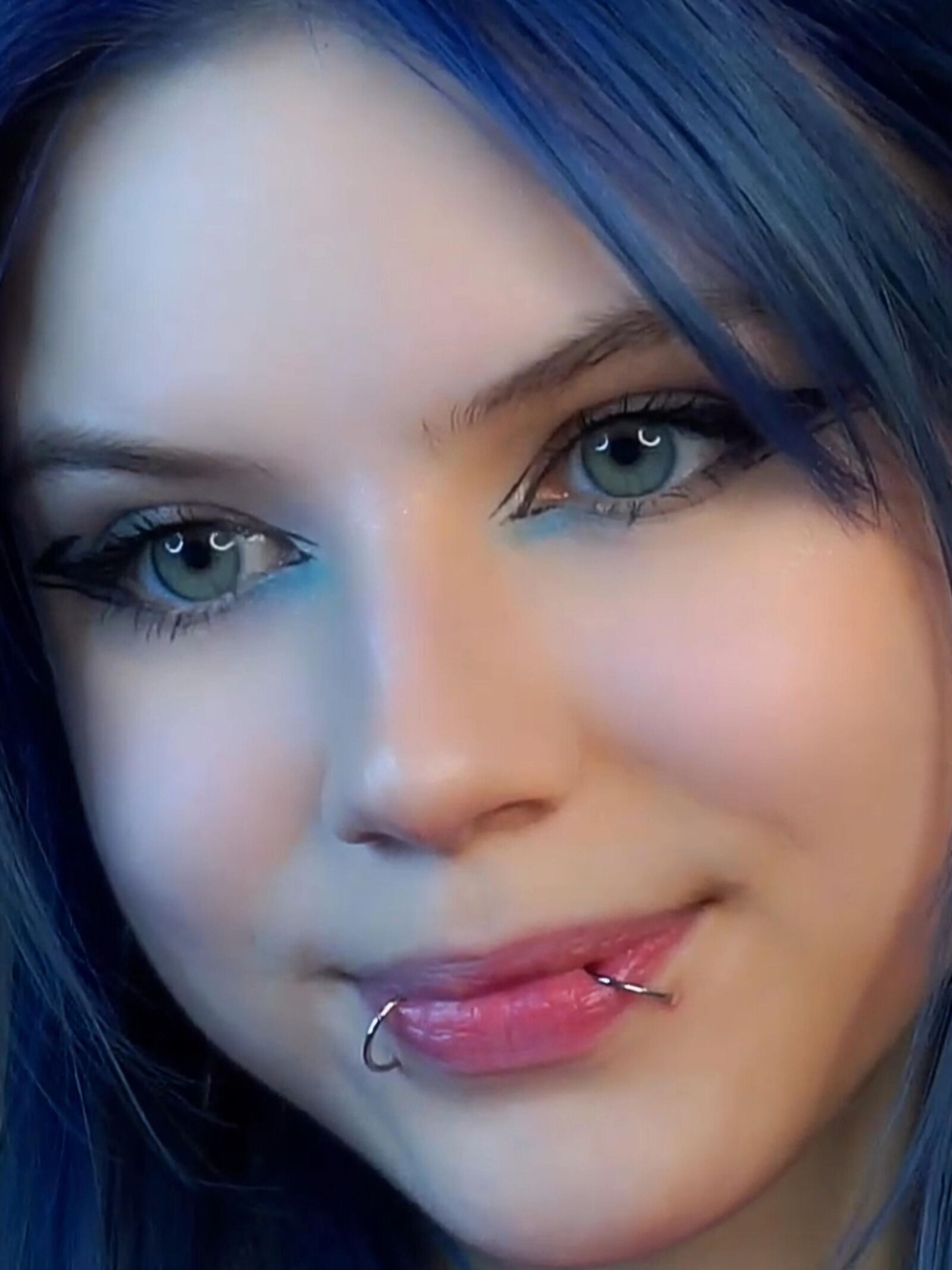EVELYYN 