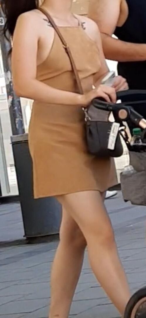 Braless Streetgirls 