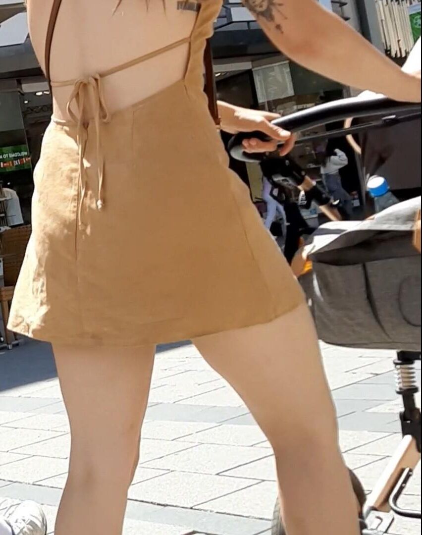 Braless Streetgirls 