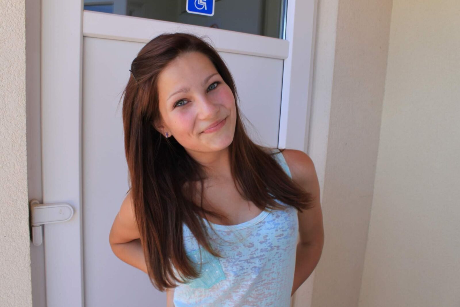 Lésbica adolescente na piscina