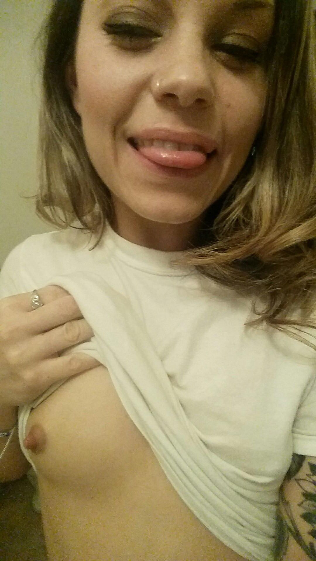 Amanda selfie and snap