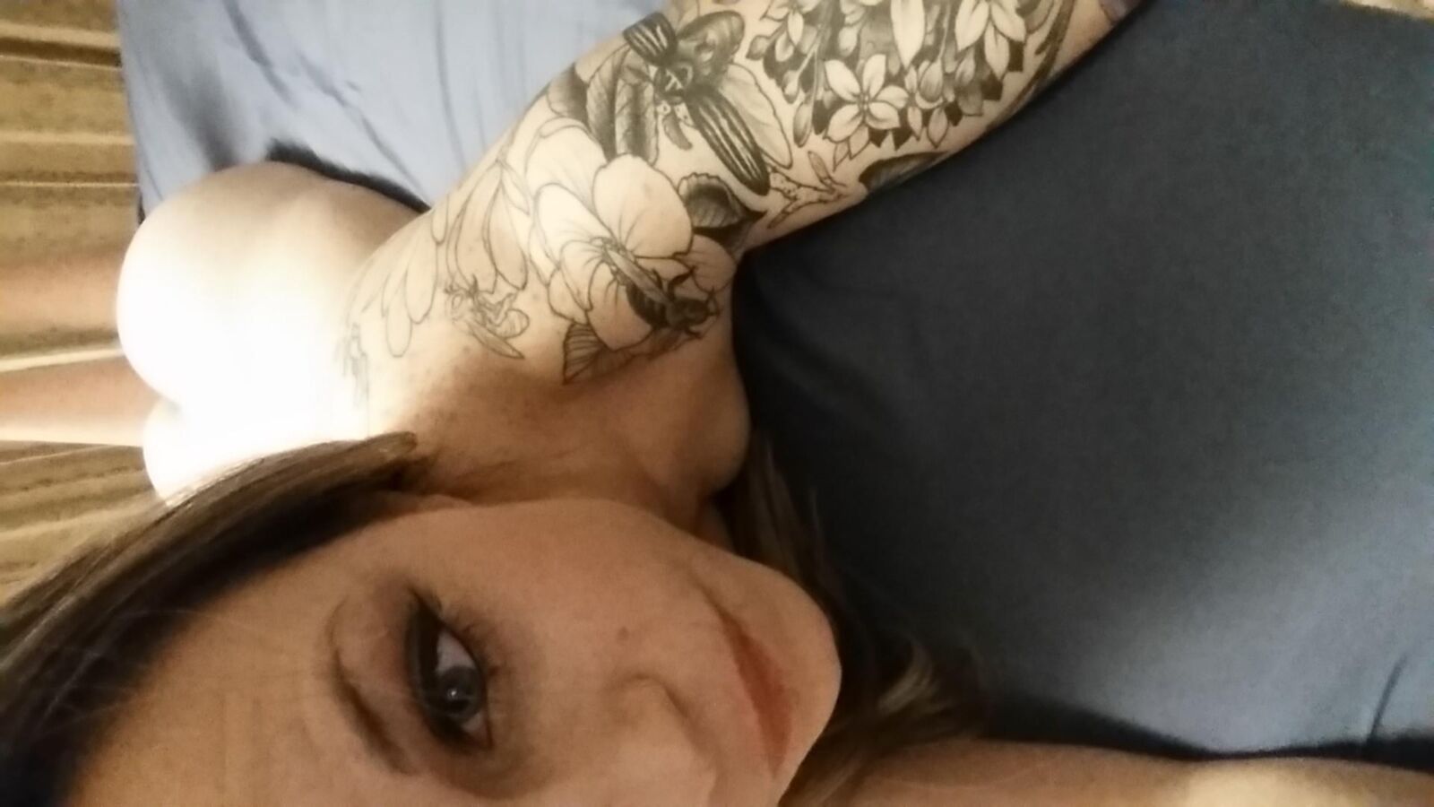 Amanda selfie and snap