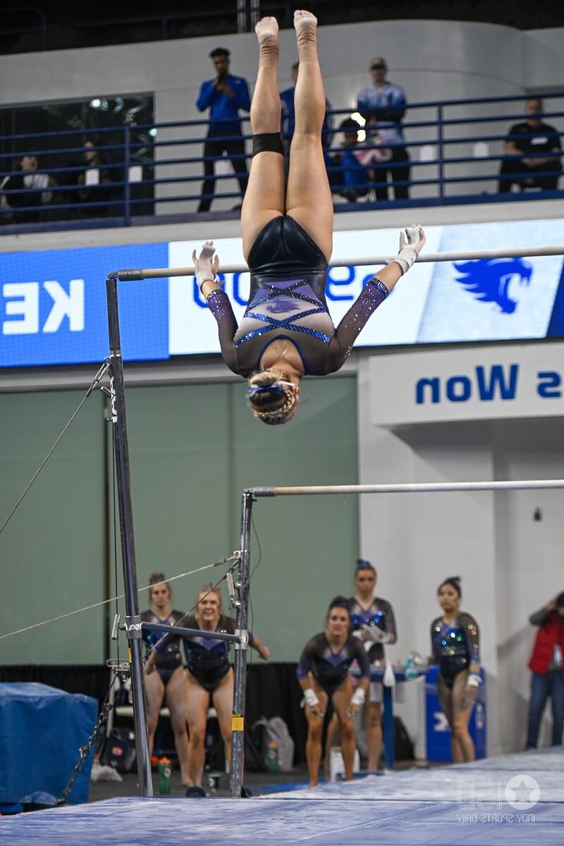Very Hot College Gymnasts Part 
